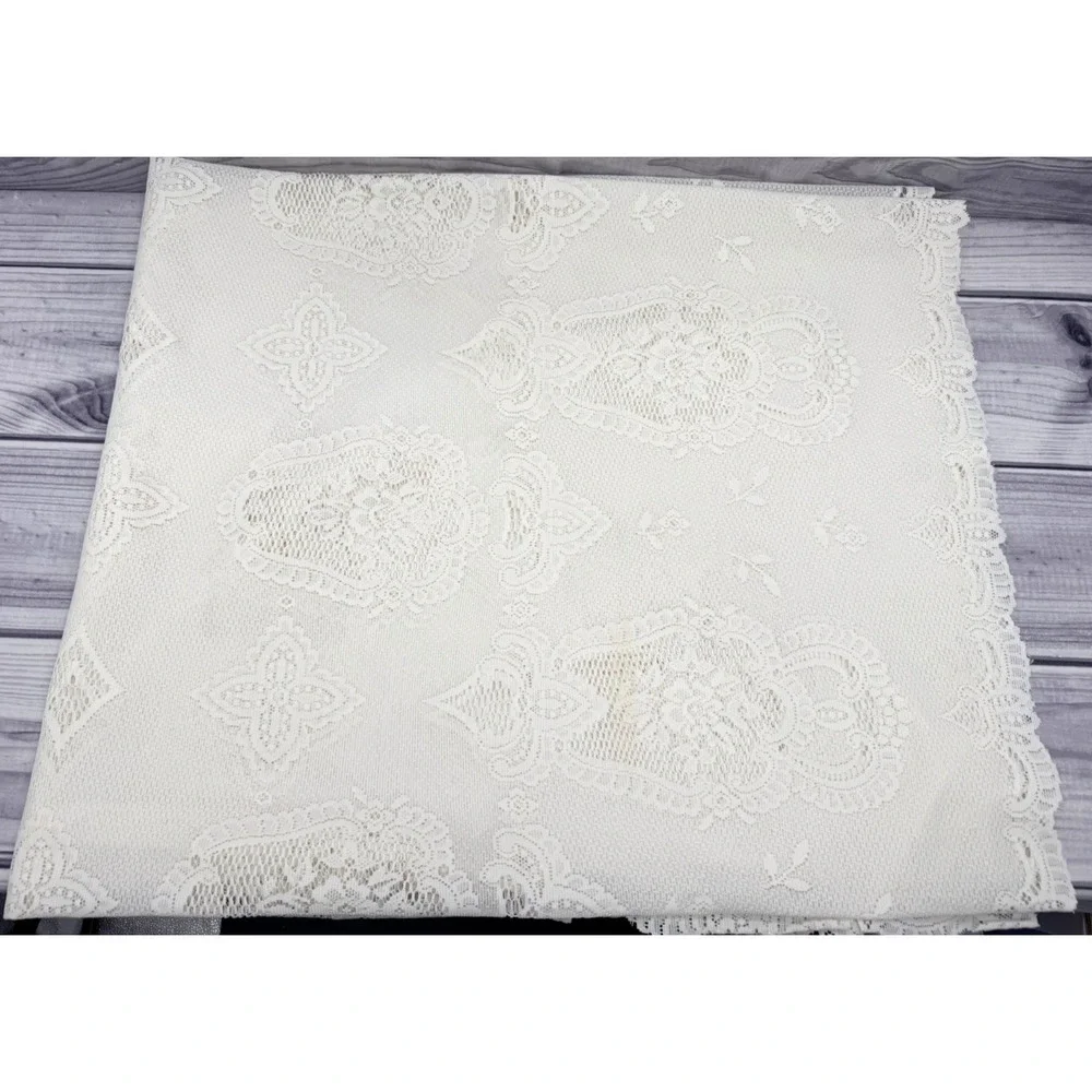 VINTAGE OFF WHITE LACE TABLECLOTH - 101